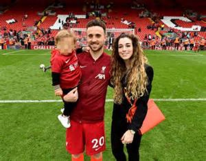 Takumi Minamino age, wife, children, parents, siblings, salary at Liverpool