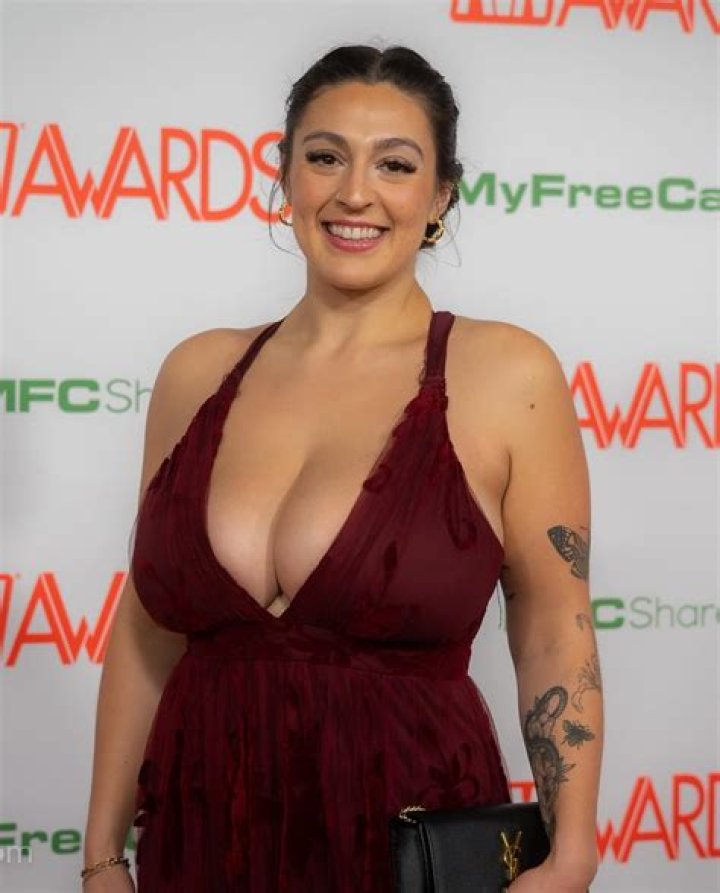 Tati Westbrook’s Net Worth, Biography, Career, Awards, Fact and Life Story