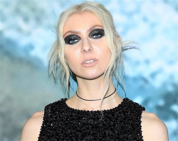 Taylor Momsen in Two-Piece Workout Gear Says 