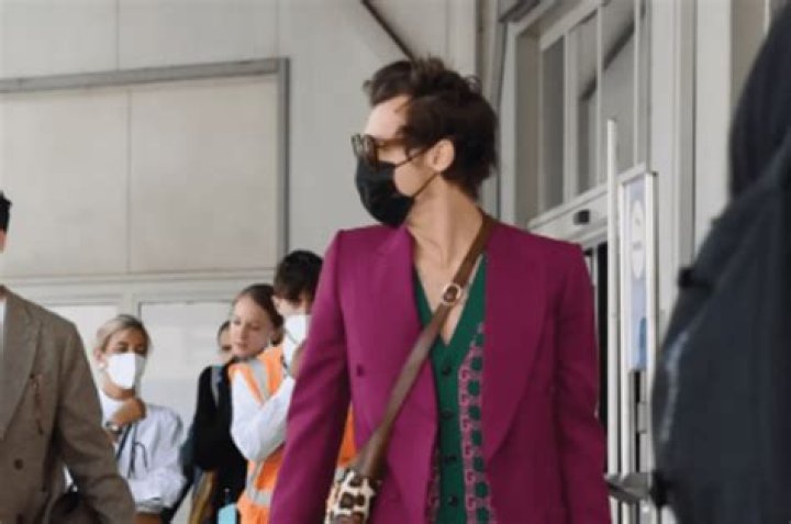 The ‘One Direction’ Harry Styles Exuded Sophistication As He Arrived At The Airport