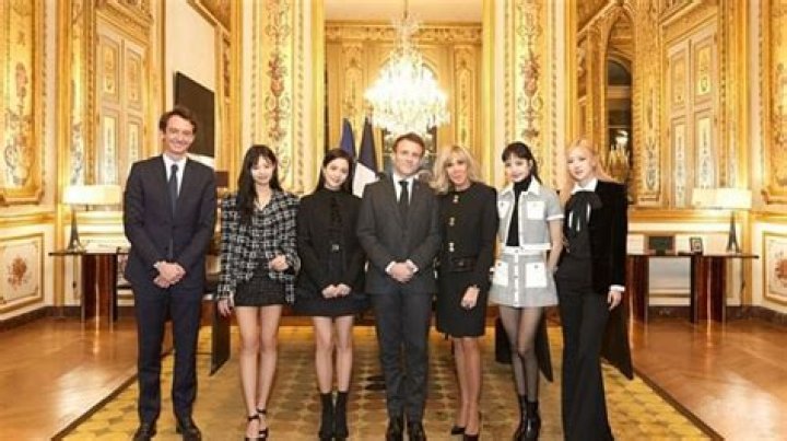 
“The power BLACKPINK hold is insane”: BLINKS feel proud as the group spotted taking pictures with French President Emmanuel Macron 