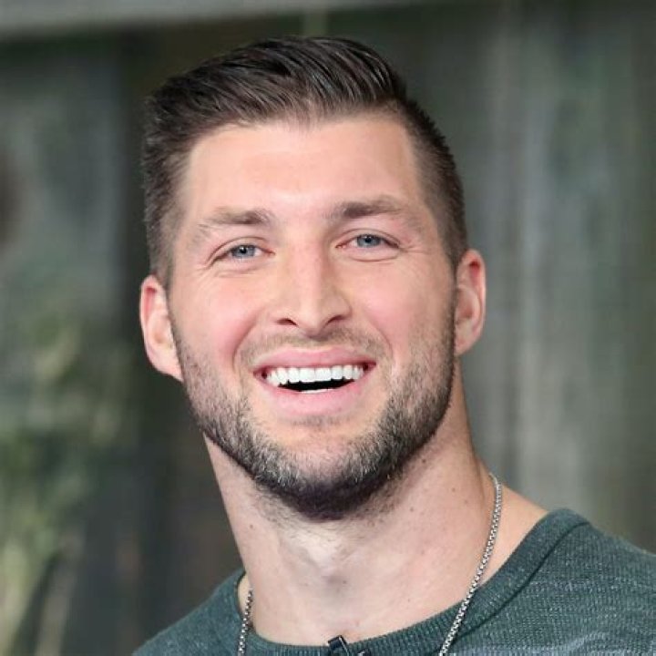 Tim Tebow Biography - Facts, Childhood, Family Life & Achievements