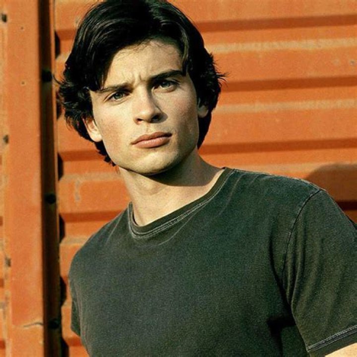 Tom Welling Biography - Childhood, Life Achievements & Timeline