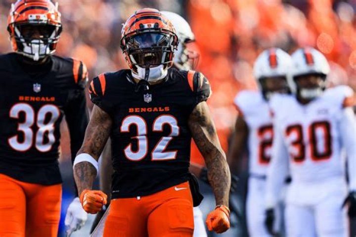 Trayveon Williams Salary, Contract, College, High School, Draft, Fantasy, Wiki, Cut