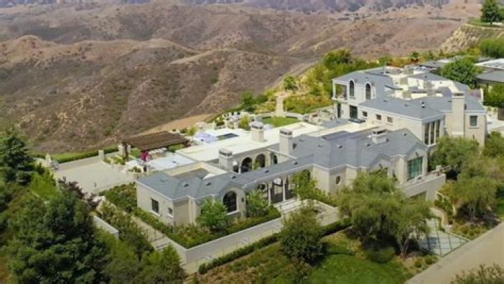 Where does Trey Mullinax live?