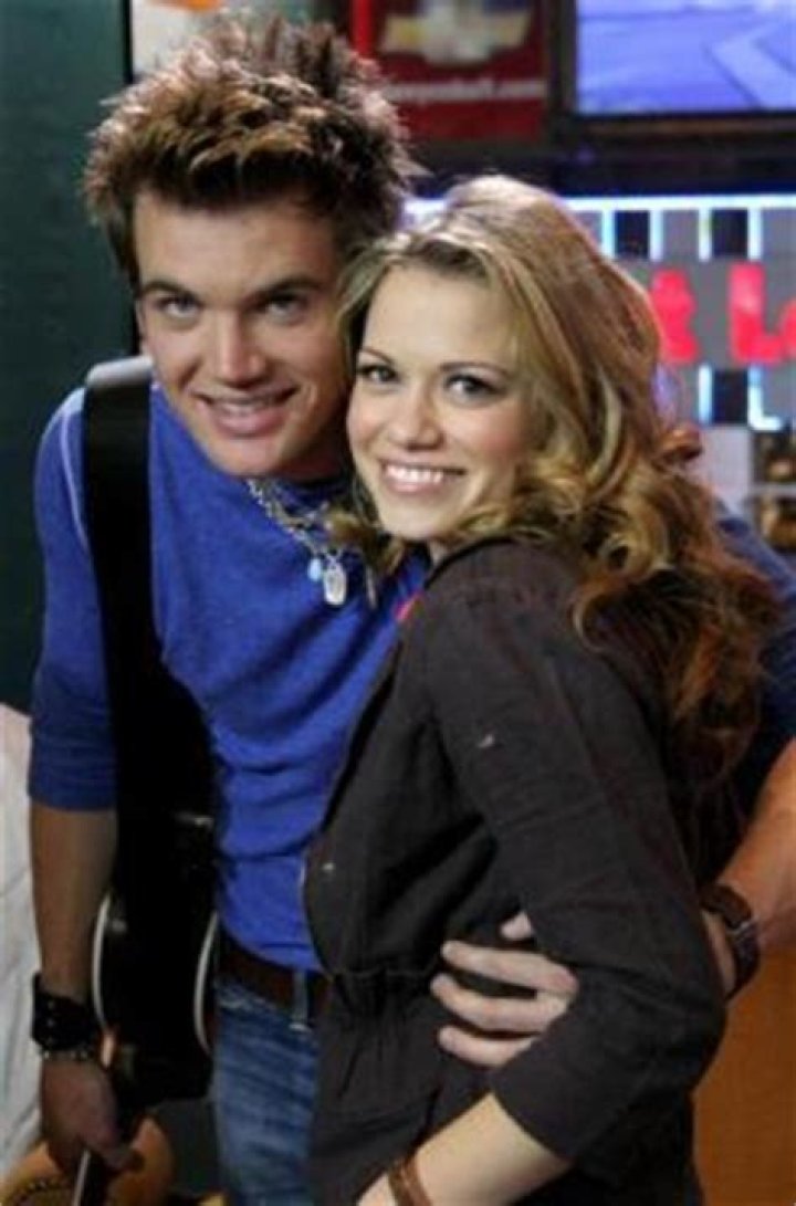 Tyler Hilton: Fiancé, net worth, tattoos, smoking & body facts