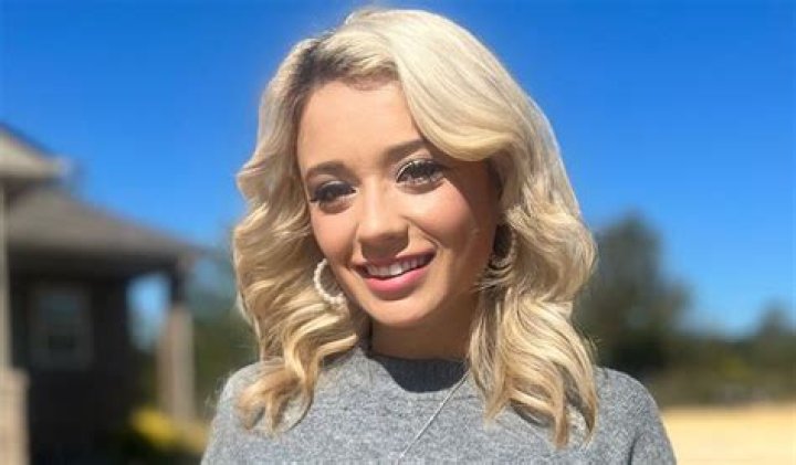 Valerie Bell in Workout Gear Has 