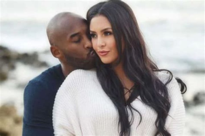 Vanessa Bryant Is Trying To Stay Strong For Her Girls After Kobe & Gigi’s Passing – ‘It’s An Extremely Difficult And Devastating Time’