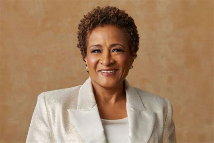 Wanda Sykes Biography: Wife, Age, Young, Net Worth, Height, Husband, TV Shows, Movies, Instagram, IMDb, Kids, Family, Netflix