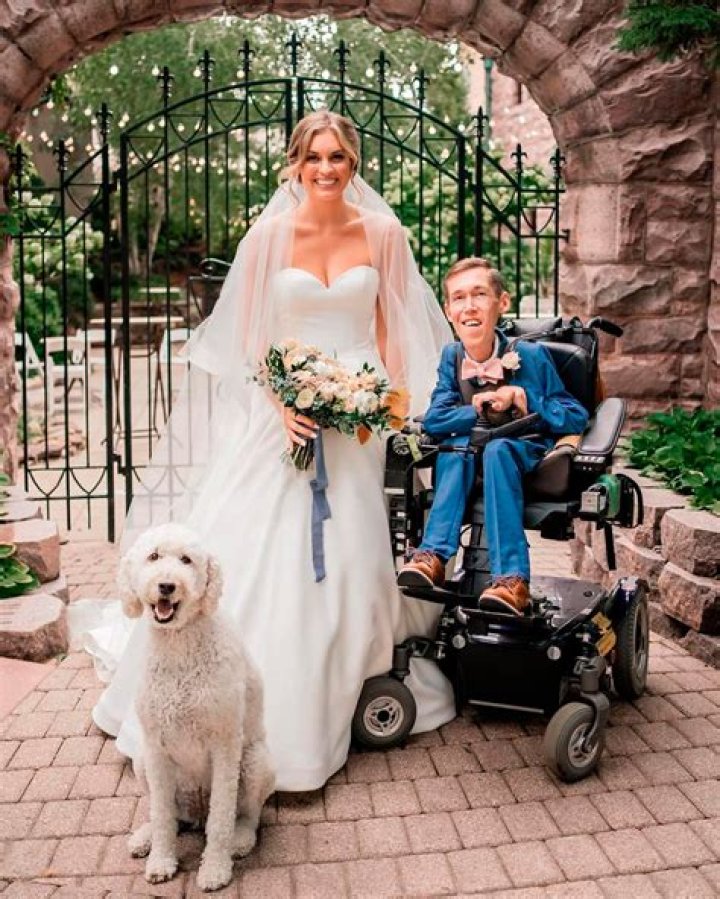 Was Elizabeth Hurley married to Shane Warne?