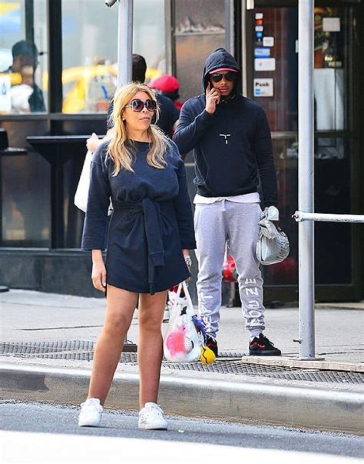 Wendy Williams Puts Her Long Legs On Display In Little Black Dress While Out With Her New Beau!