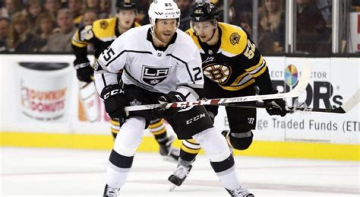 
What is Brooks Laich from LA Kings Stats? His Bio, Net worth, Salary, Ice hockey, Wife, Wedding, Contract, Crossfit 