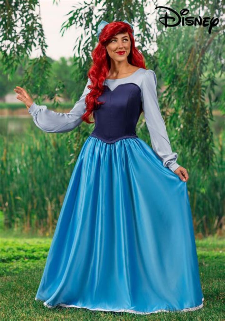 What is the color of Ariel’s dress? – Celebrity