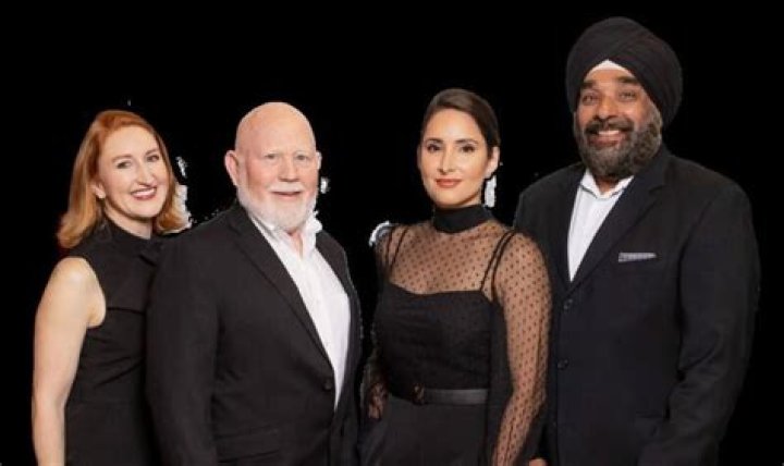 Who is Amy Jo Johnson husband Olivier Giner?