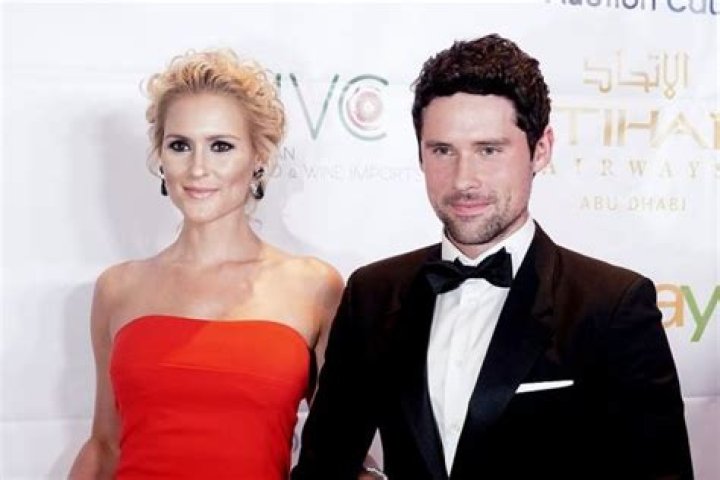 Who is Benjamin Hollingsworth wife?