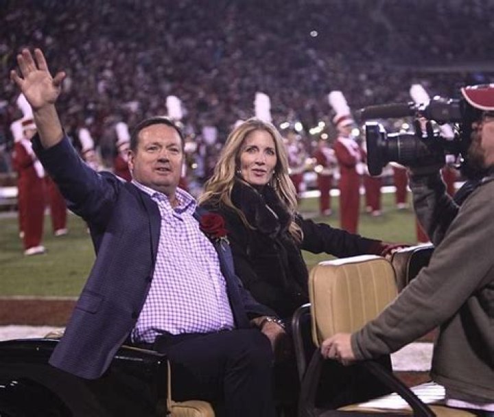 Who is Bob Stoops’ wife Carol Stoops?