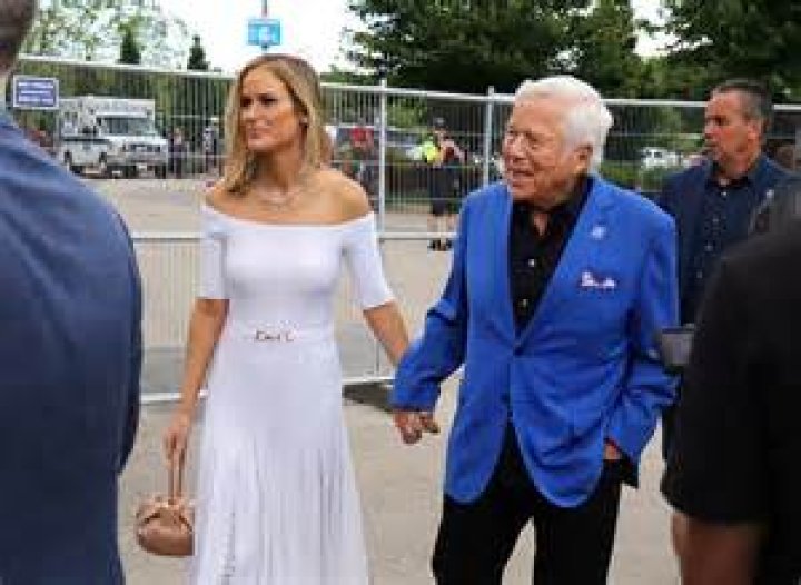 Who is Dana Blumberg, Robert Kraft’s second wife? Ophthalmologist bio, age, education, kids, net worth