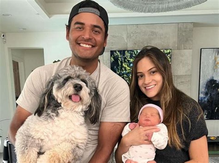 Who is Daniela Granados, wife of Sebastián Muñoz?