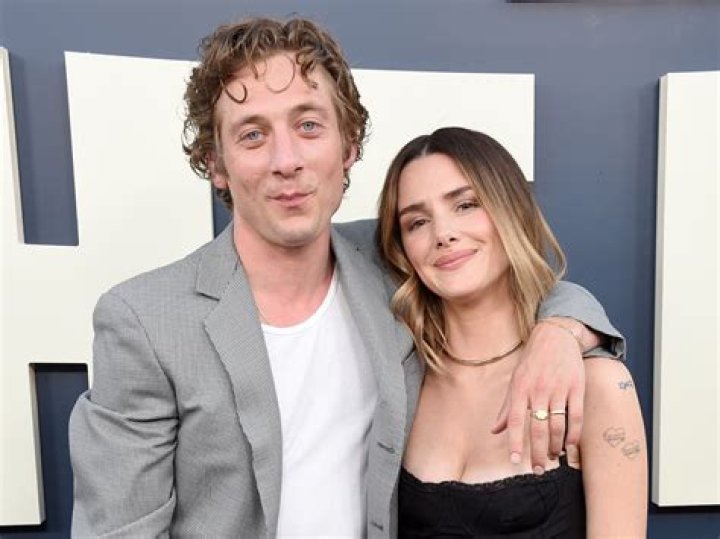 Who is Jeremy Allen White’s girlfriend?