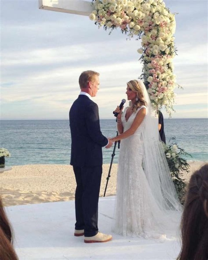 Who is Joe Buck married to?