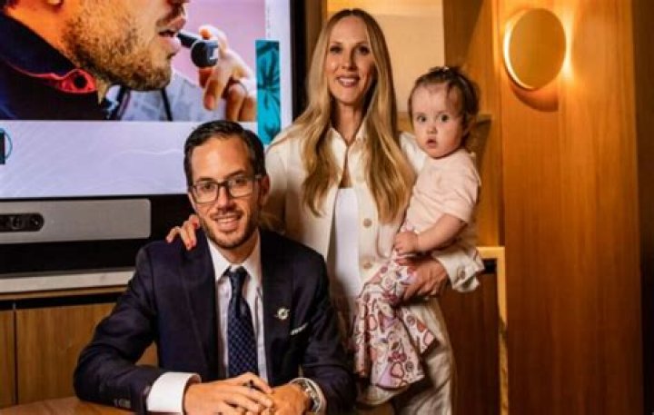 Who is Mike McDaniel wife Claudia Valdez?