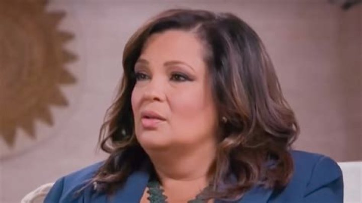 Who is the host of the ‘Sister Wives’ tell-all?