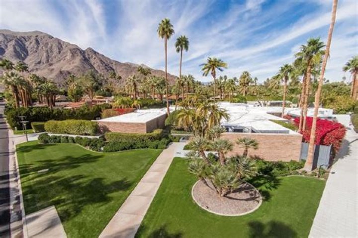 Who owns the Dinah Shore Palm Springs estate? – Celebrity