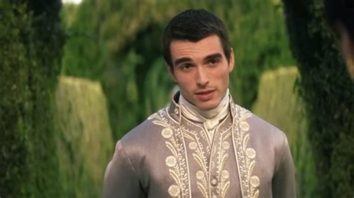 Who plays King George in ‘Queen Charlotte: A Bridgerton Story?’