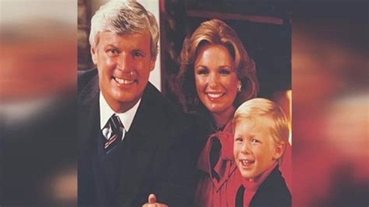 Who Was John Y. Brown Jr.? Age, Spouse, Children, Net-Worth