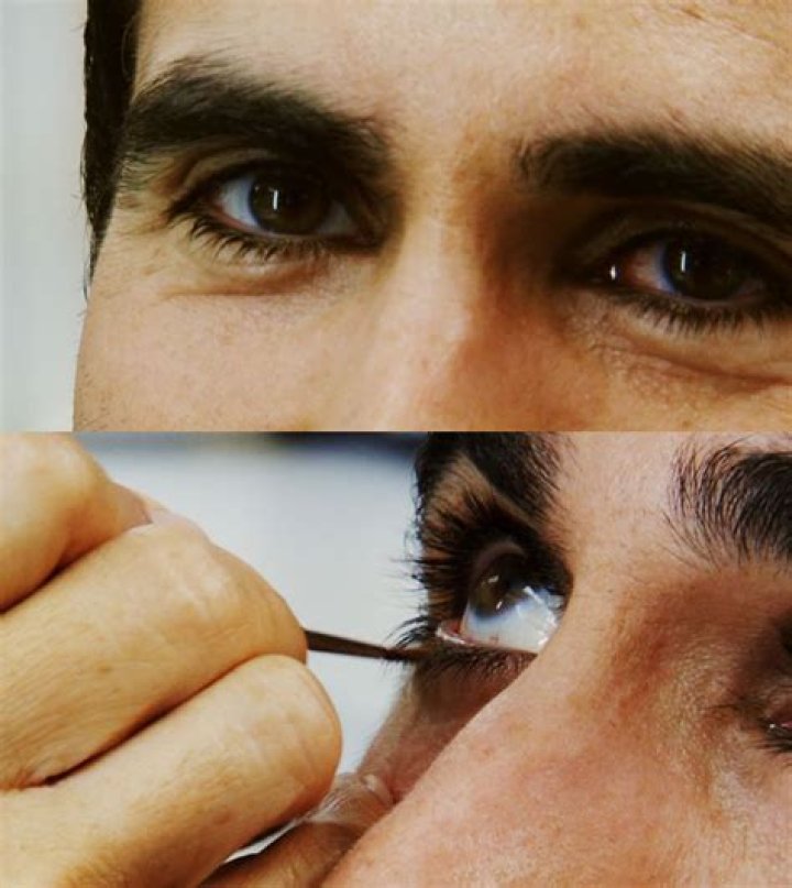 Why does Nestor Carbonell wear eyeliner? Does Johnny Depp wear eyeliner all the time?