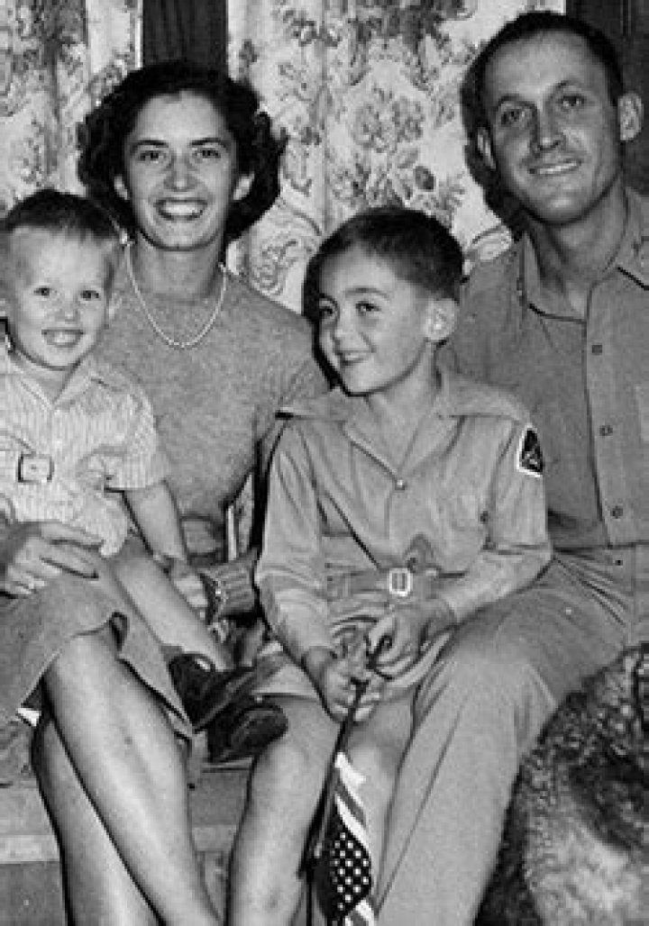 Bill Bowerman Biography - Childhood, Life Achievements & Timeline