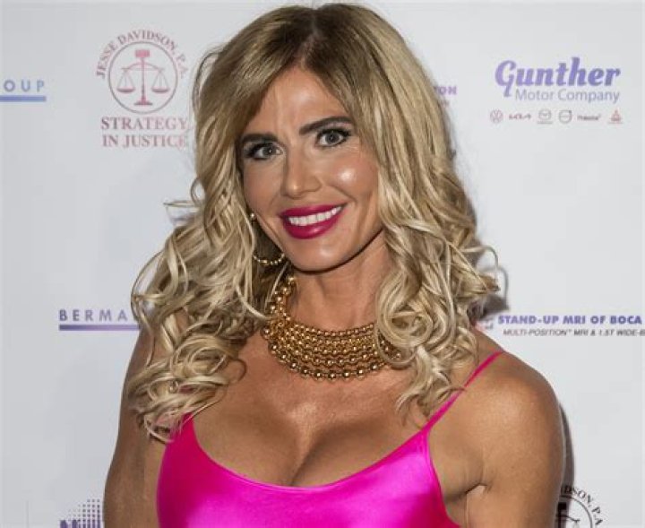 Wrestling Star Torrie Wilson in Two-Piece Golf Outfit Says “Still At It”