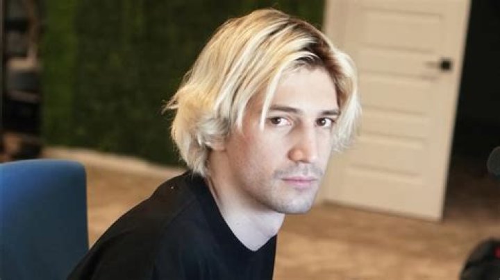 XQc Biography - Facts, Childhood, Family Life & Achievements