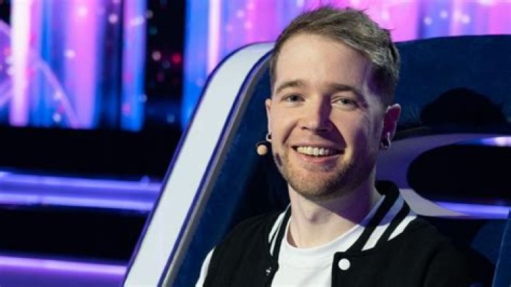 YouTuber DanTDM Height Weight Shoe Size Body Measurements Facts