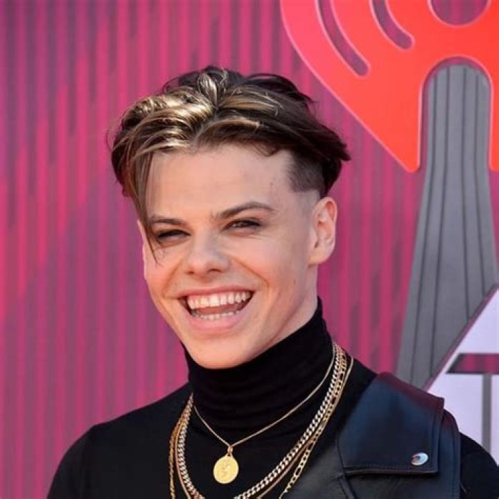 Yungblud (Singer) Wiki, Bio, Age, Height, Weight, Girlfriend, Family, Career, Net Worth, Facts