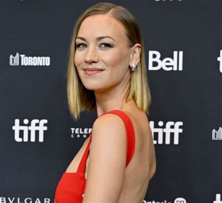 Yvonne Strahovski in Workout Gear Shares Photo of 