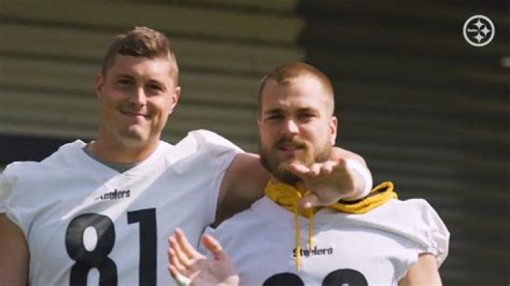 Zach Gentry Wikipedia, Biography, Salary, Net Worth, Parents, Girlfriend, Age, Height