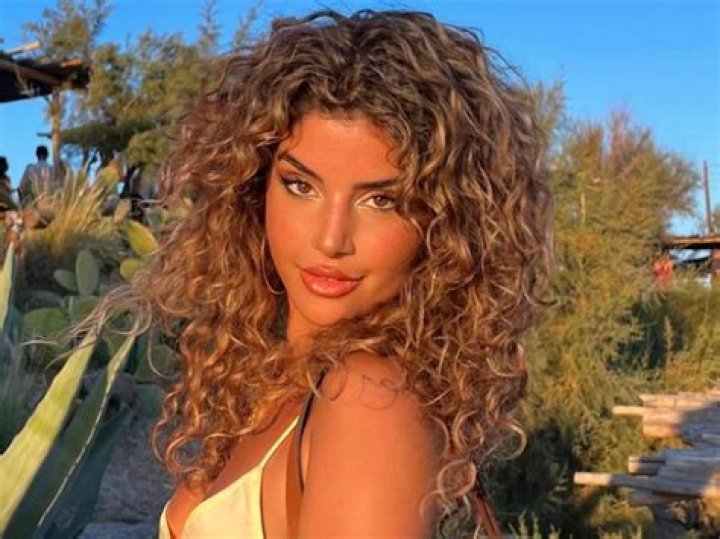 Zoe Gara Shares Swimsuit Photo 